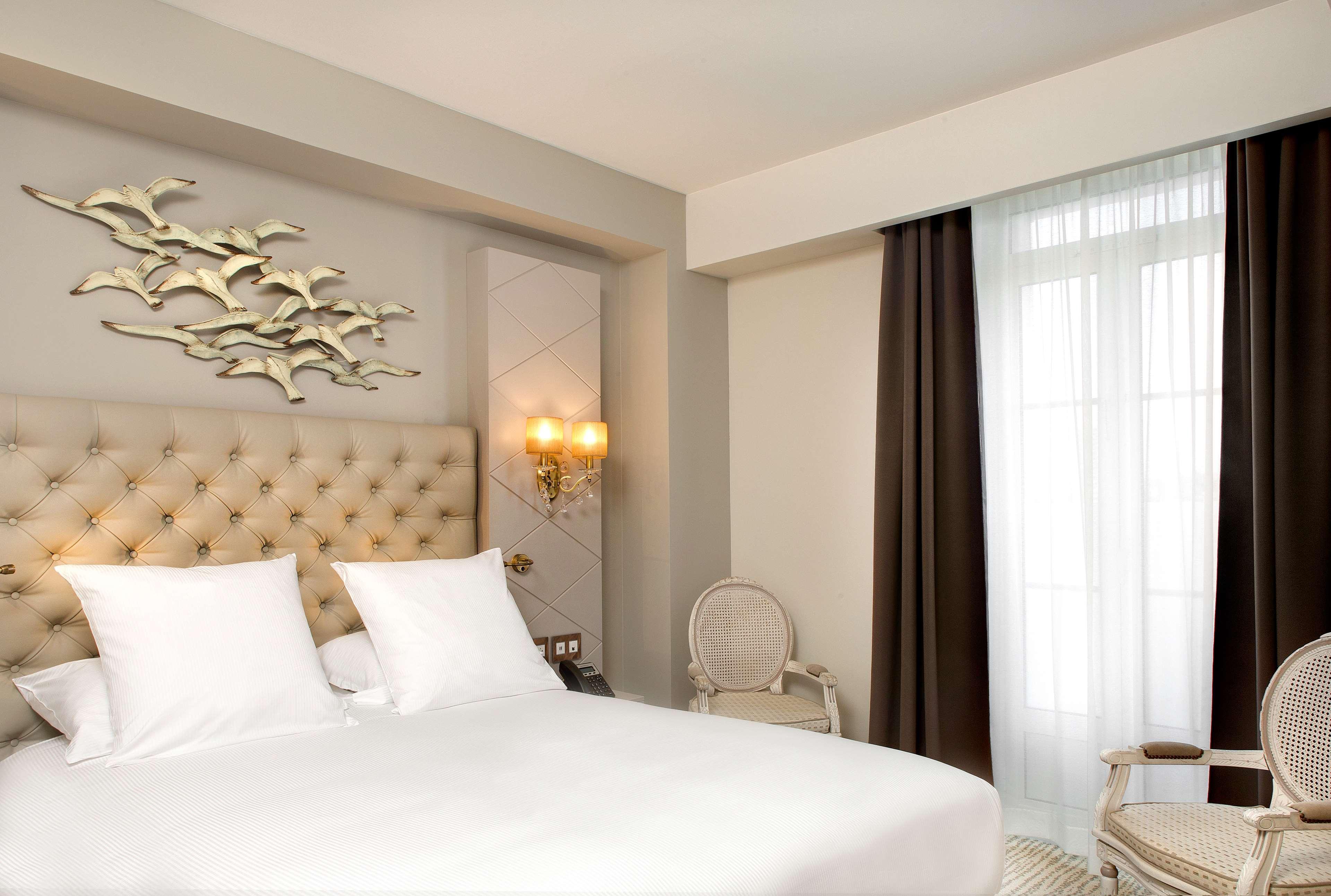 Grand Hotel Des Sablettes Plage, Curio Collection By Hilton La Seyne-sur-Mer Esterno foto