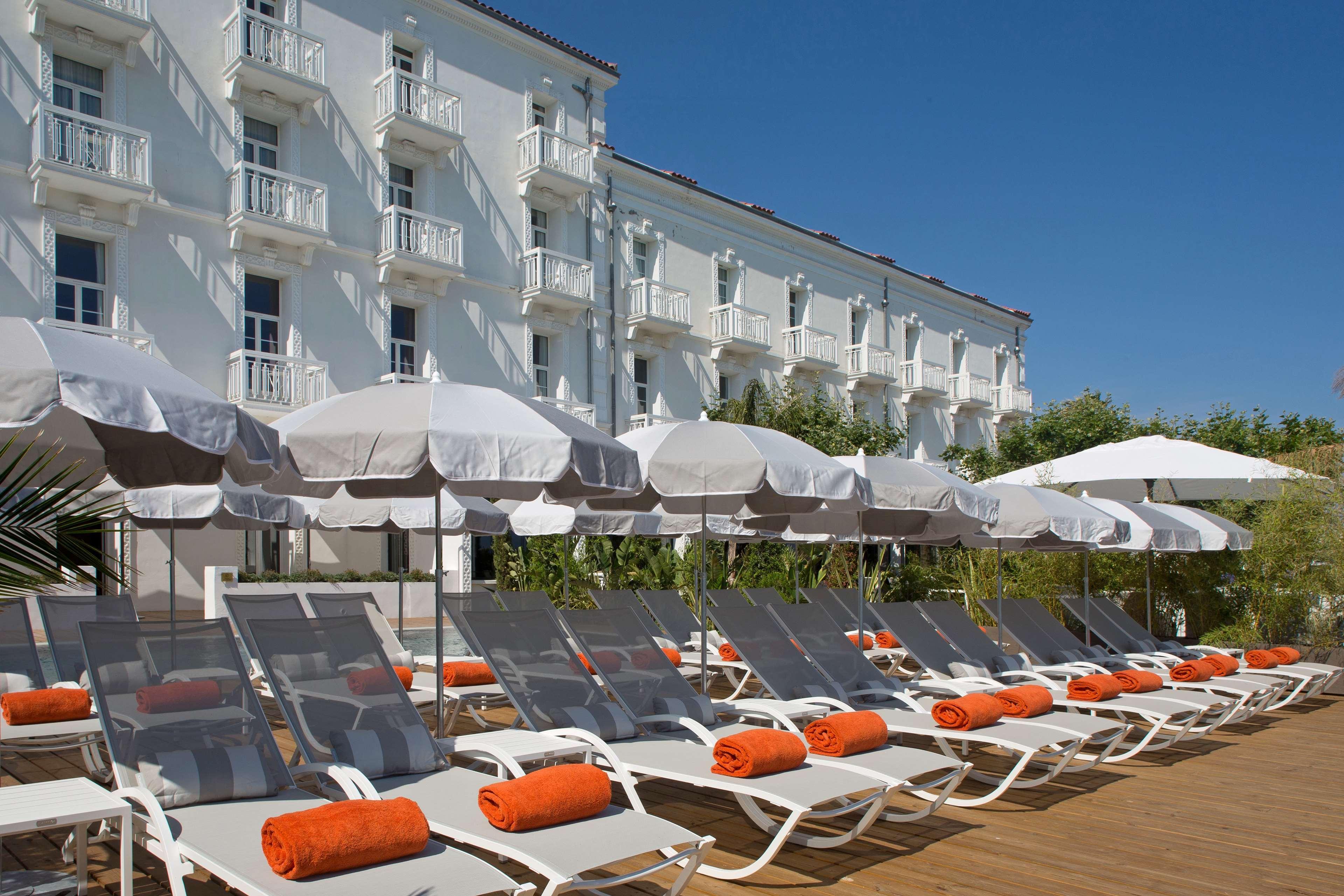Grand Hotel Des Sablettes Plage, Curio Collection By Hilton La Seyne-sur-Mer Esterno foto