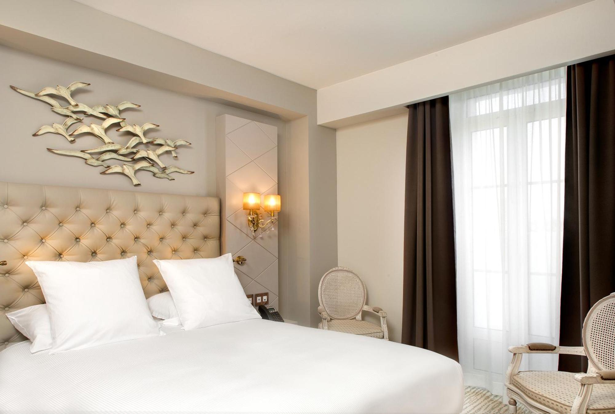 Grand Hotel Des Sablettes Plage, Curio Collection By Hilton La Seyne-sur-Mer Esterno foto