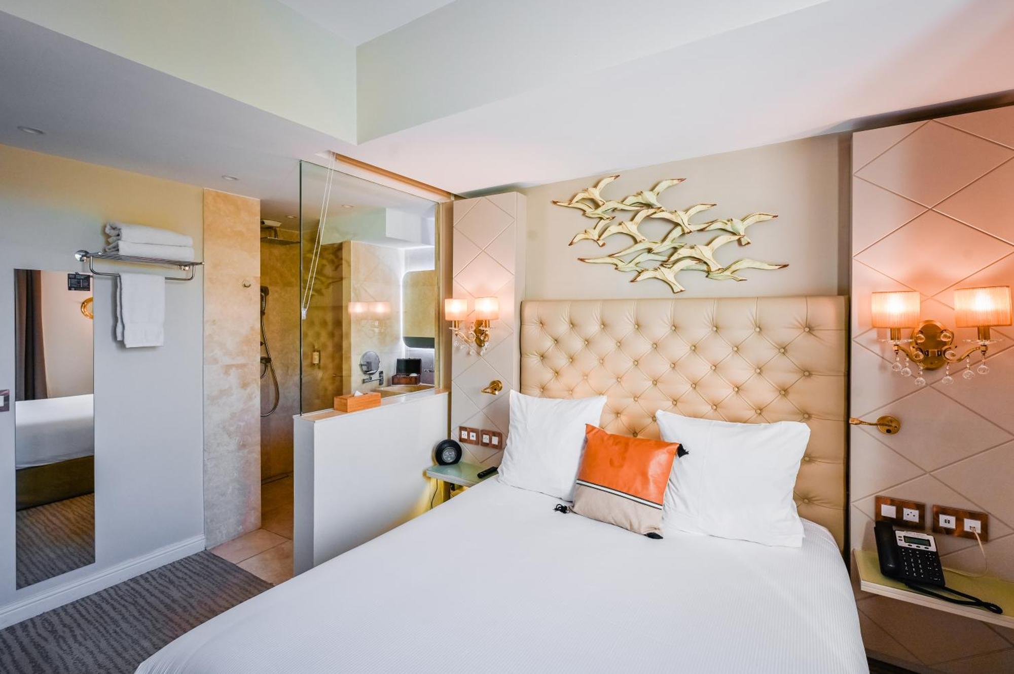 Grand Hotel Des Sablettes Plage, Curio Collection By Hilton La Seyne-sur-Mer Esterno foto