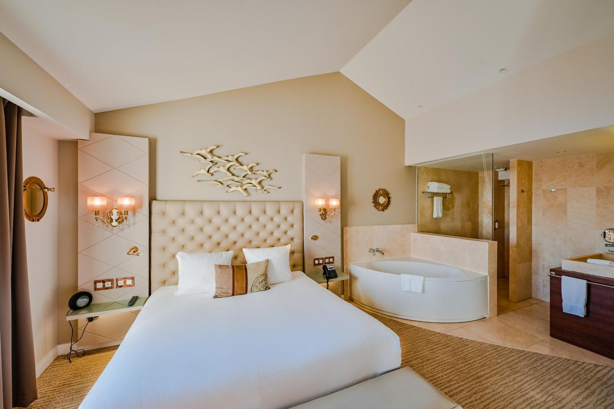 Grand Hotel Des Sablettes Plage, Curio Collection By Hilton La Seyne-sur-Mer Esterno foto