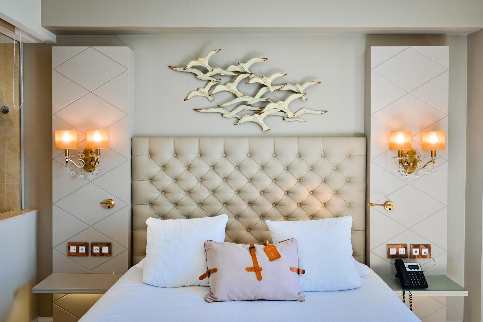 Grand Hotel Des Sablettes Plage, Curio Collection By Hilton La Seyne-sur-Mer Esterno foto
